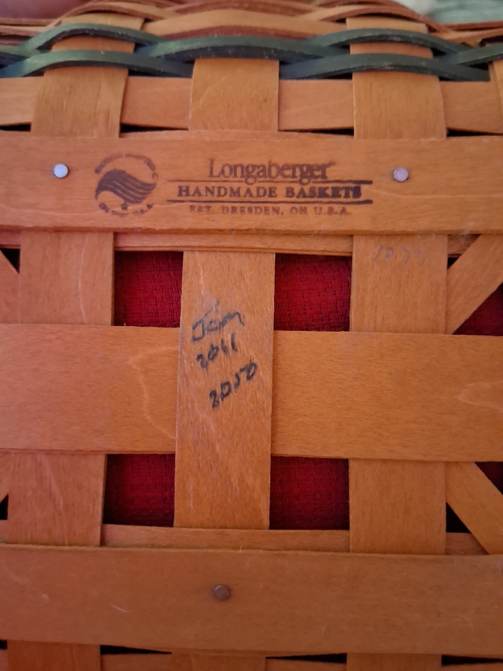 Longaberger 2011 Christmas 'Holly Berry' Lidded Basket - Picture 9 of 9
